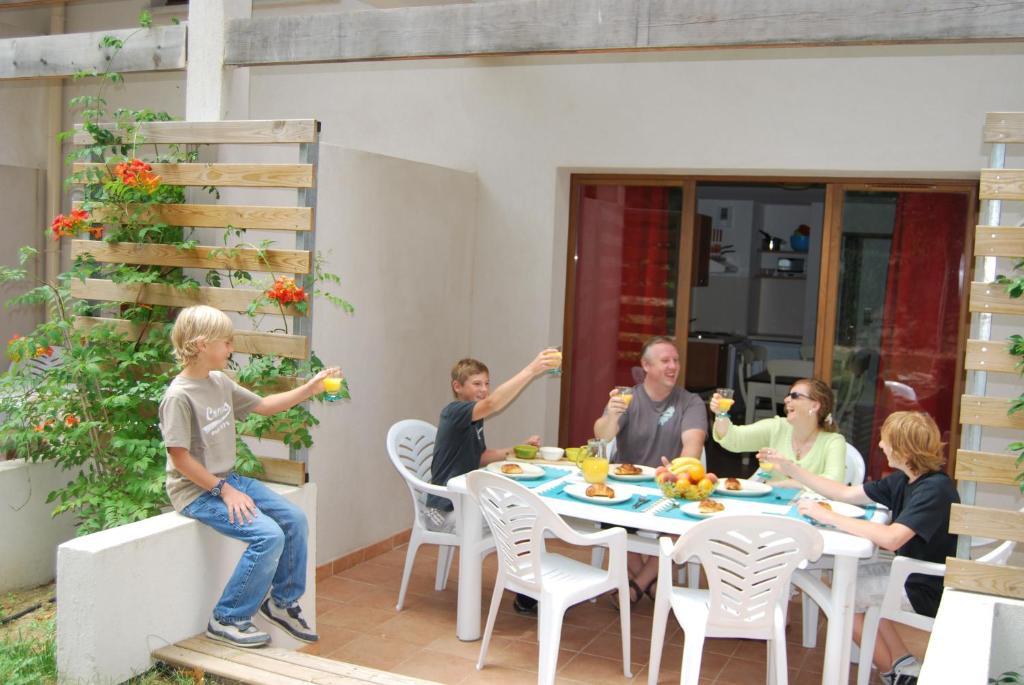 Lagrange Grand Bleu Vacances - Residence La Closerie Баряк Стая снимка